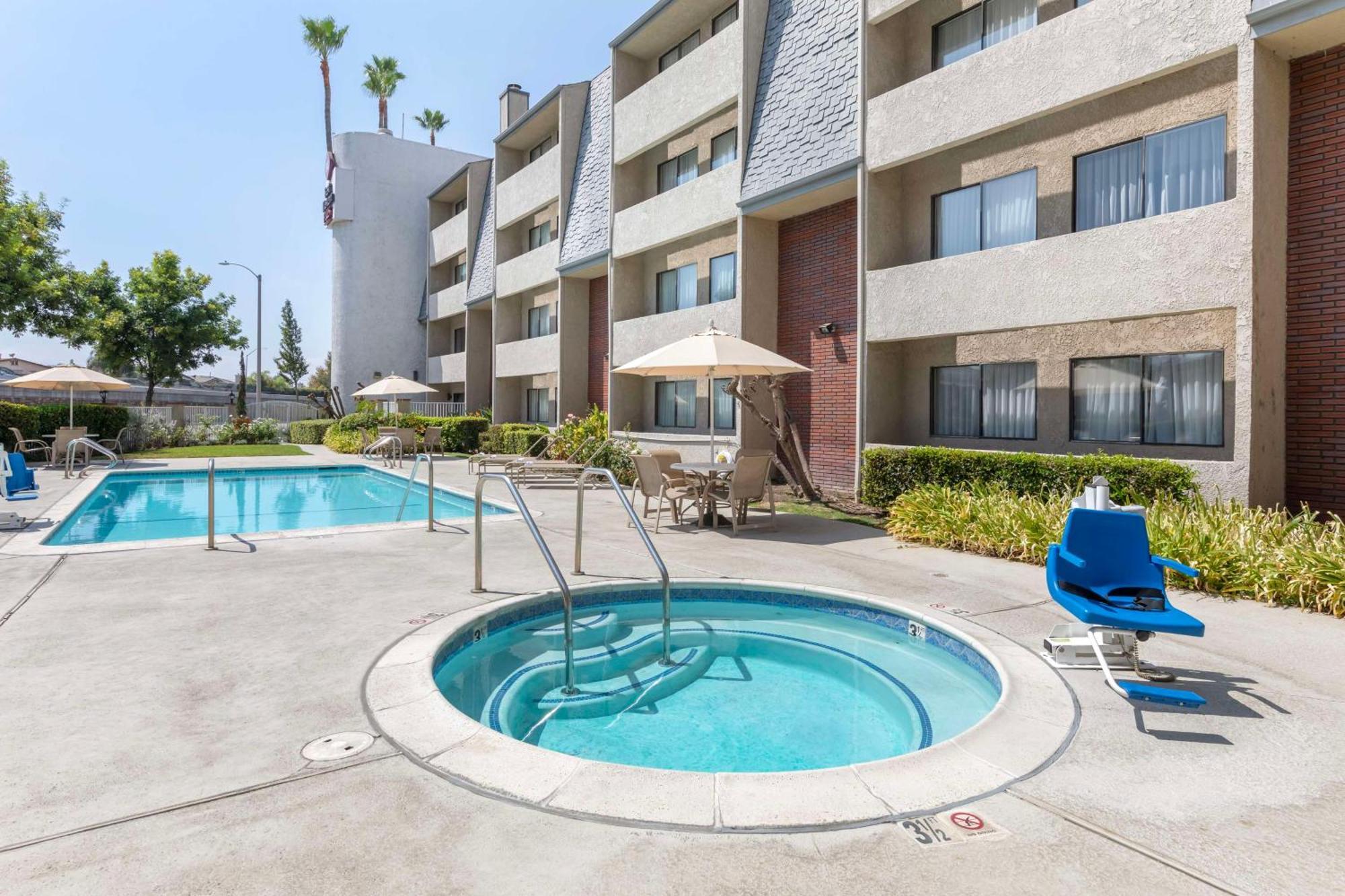 Best Western Plus West Covina Inn Eksteriør billede